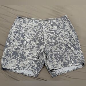 lululemon athletica Gray and White Men's Shorts 7”